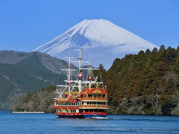 箱根芦ノ湖 箱根海賊船と富士山