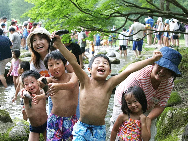 六日町温泉夏休みプラン 川遊びイメージ