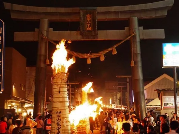 【新宿発】日本三奇祭に数えられる「吉田の火祭り」と富士山五合目散策