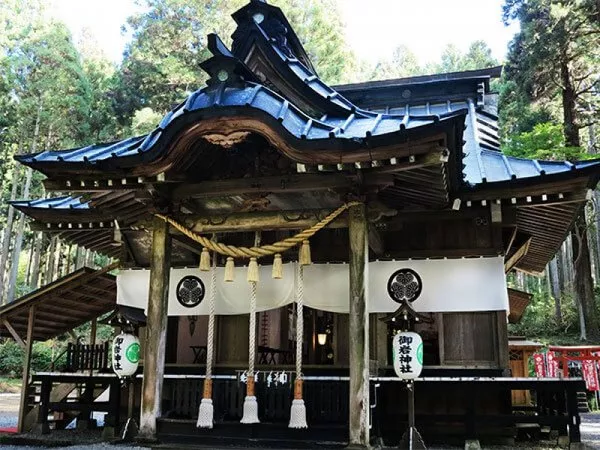 御岩神社 神社