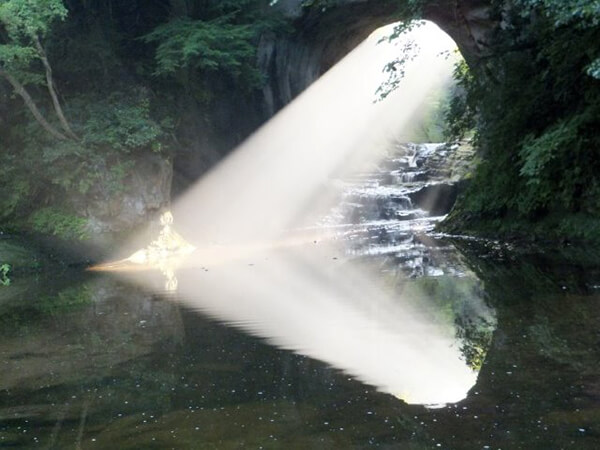 濃溝の滝 差し込むハートの光