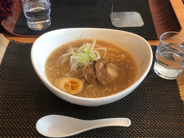 焼津産鰹節使用 和風豚骨拉麺